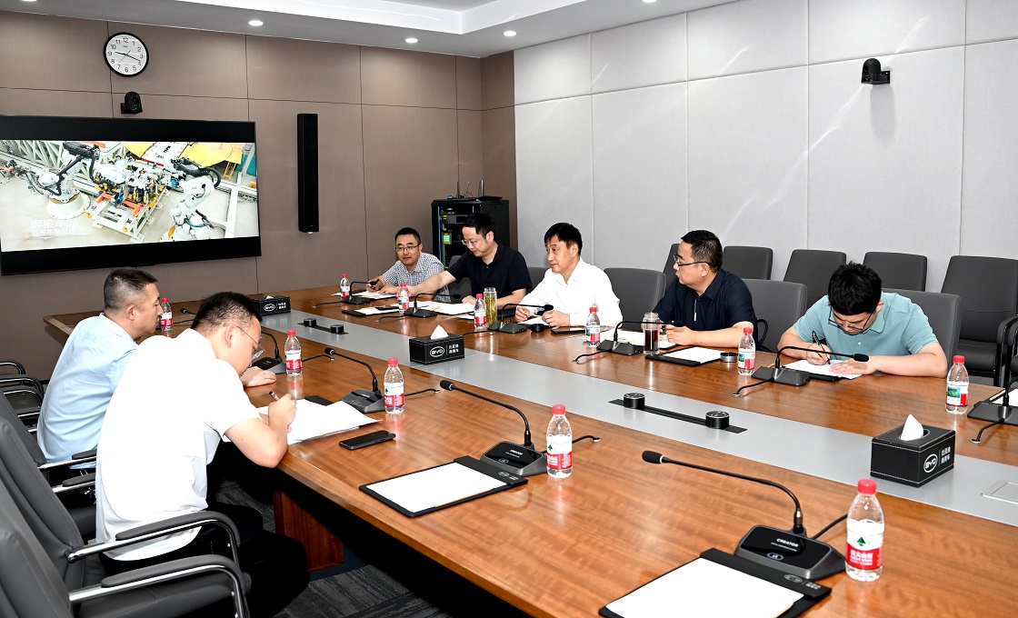 拼抢三季度  崔步银调研走访重点企业