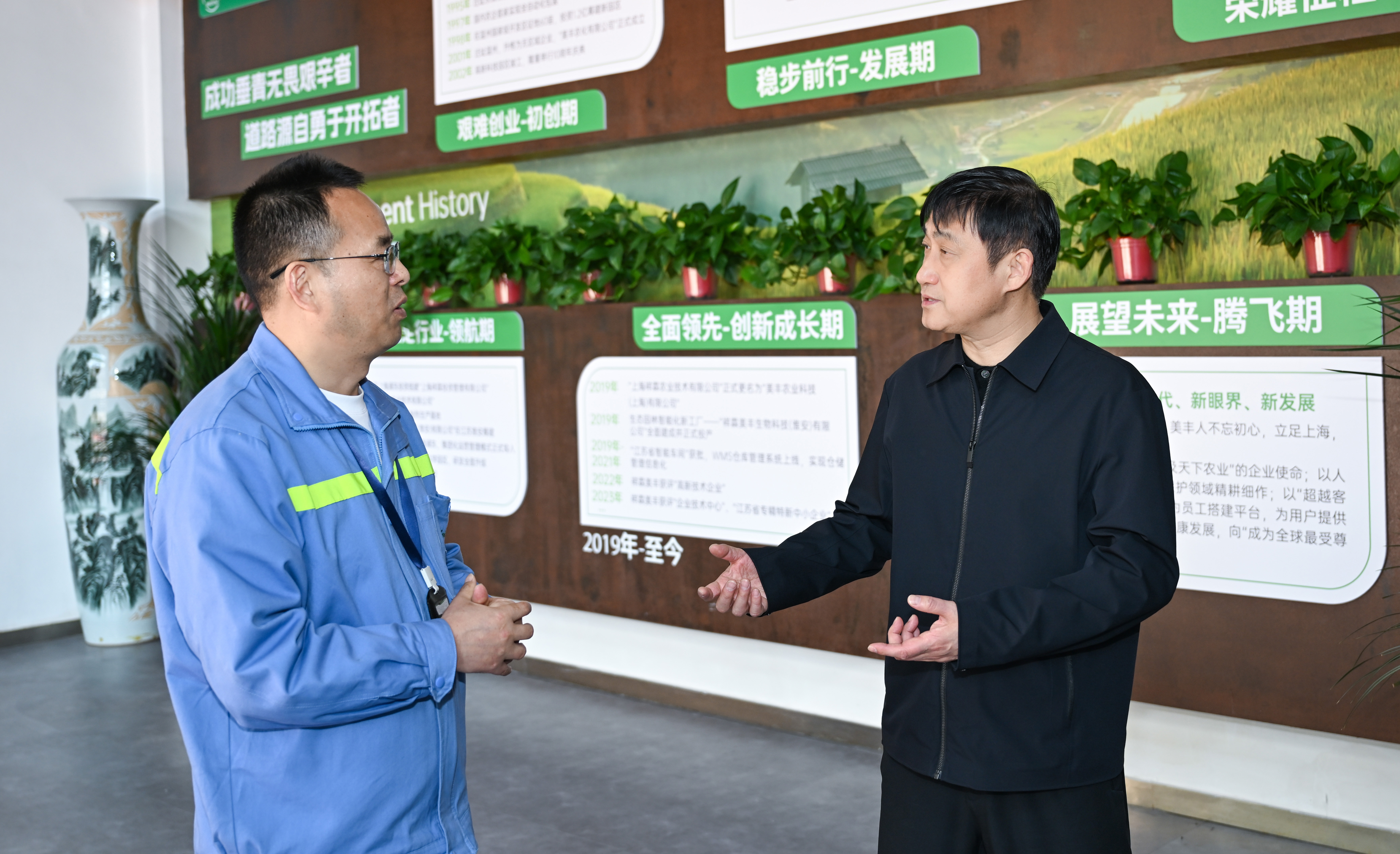 园区领导调研企业运行和安全生产工作
