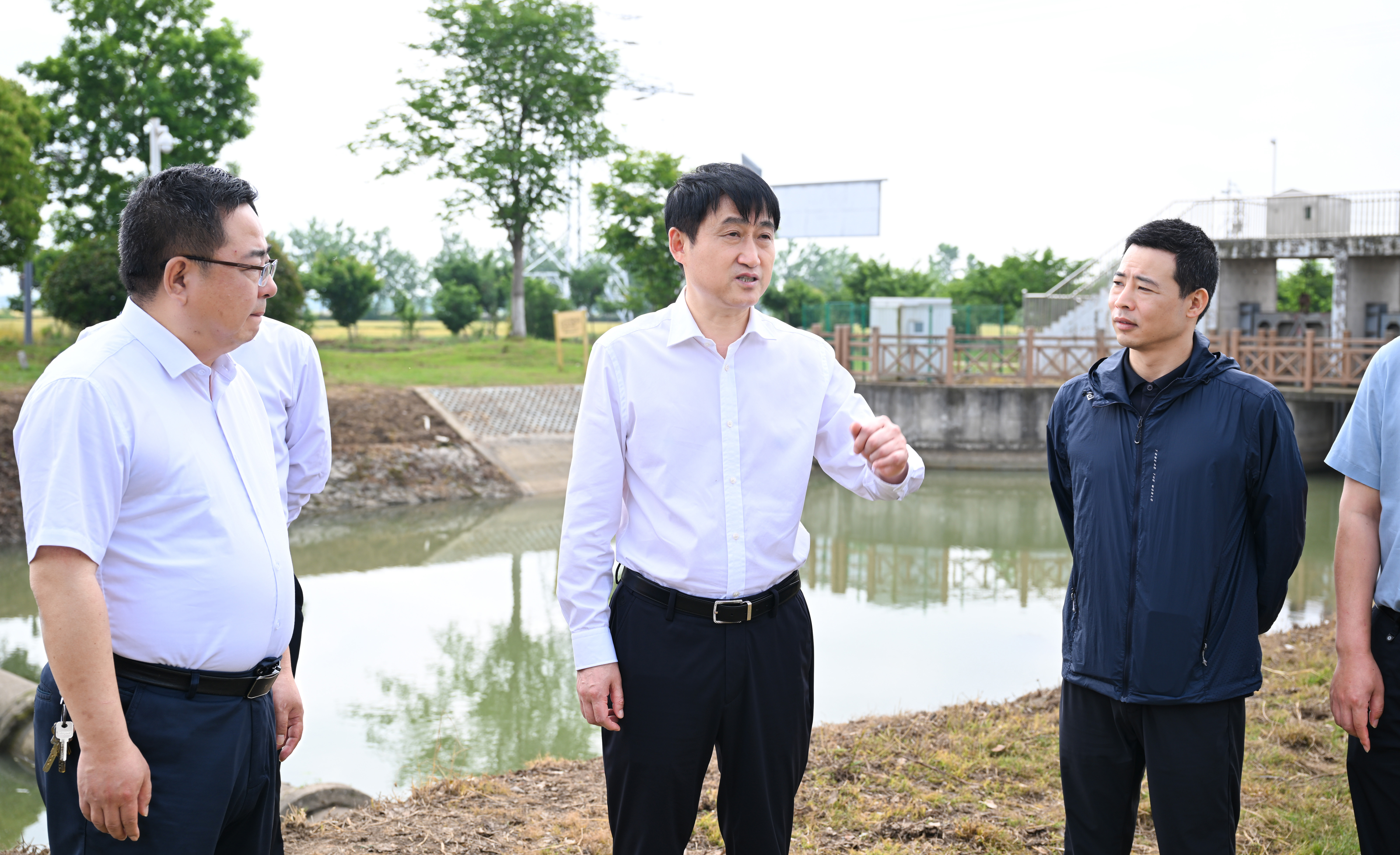 崔步银调研水环境治理及防汛备汛工作