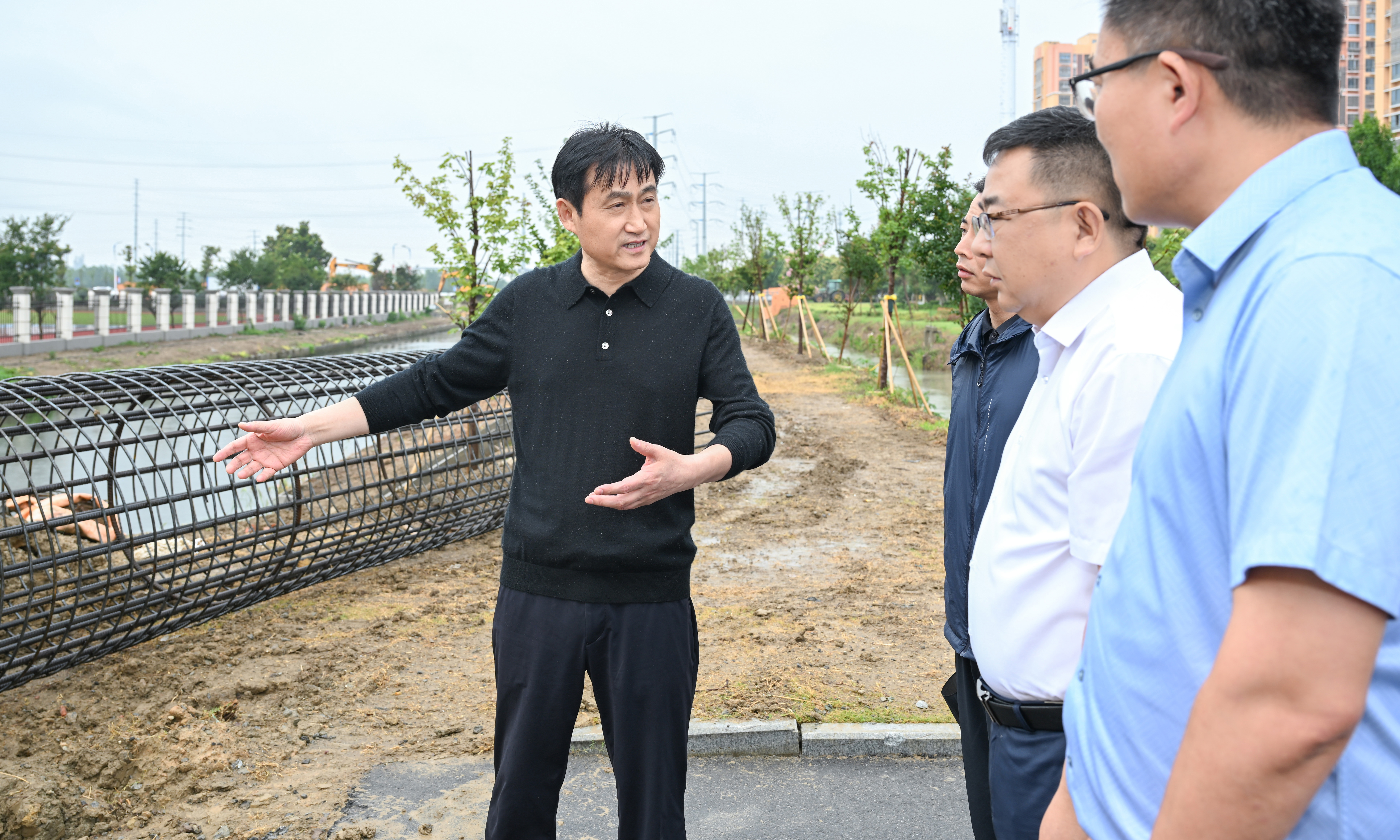 崔步银调研防汛工作